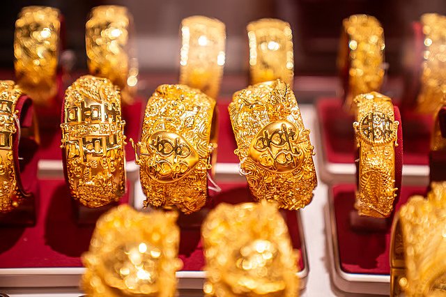 What record-high gold prices mean for UAE shoppers, investors today
