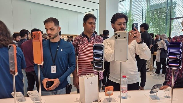 iPhone 17 and Air pre-order sale in UAE: Tight security, short queues at Dubai Mall