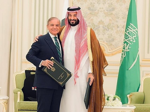 Pakistan and Saudi Arabia Seal Historic Defence Pact