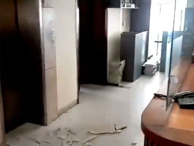 Gas Explosion Rocks Pakistan Supreme Court, Injures 12