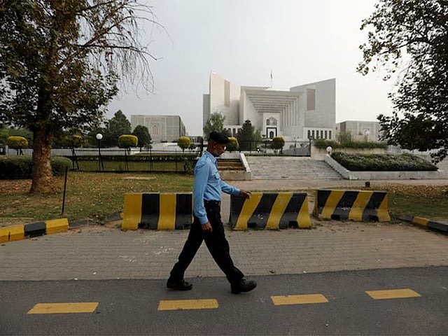 Two Pakistan Supreme Court Judges Quit After Parliament Moves to Curb Judicial Powers