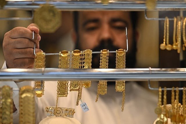 Dubai gold steadies at Dh485.75 with traders bracing for the next policy signal