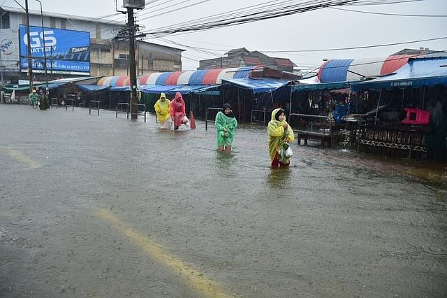 Severe floods in Thailand leave 1,000+ tourists stranded as Hat Yai declared disaster zone